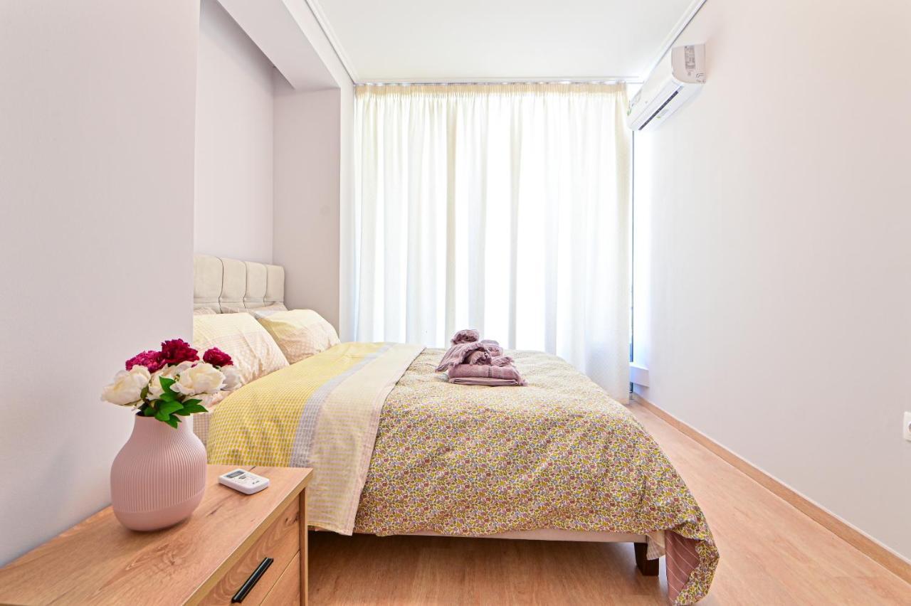 Modern Flat In The Heart Of Port Of Piraeus Apartment Exterior photo